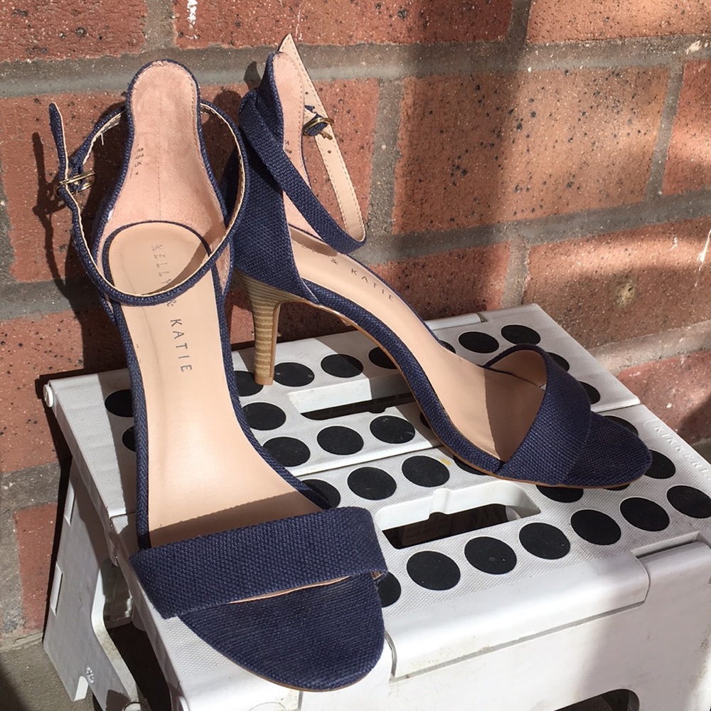 Kelly & Katie size 6.5 blue KK Nadia style
